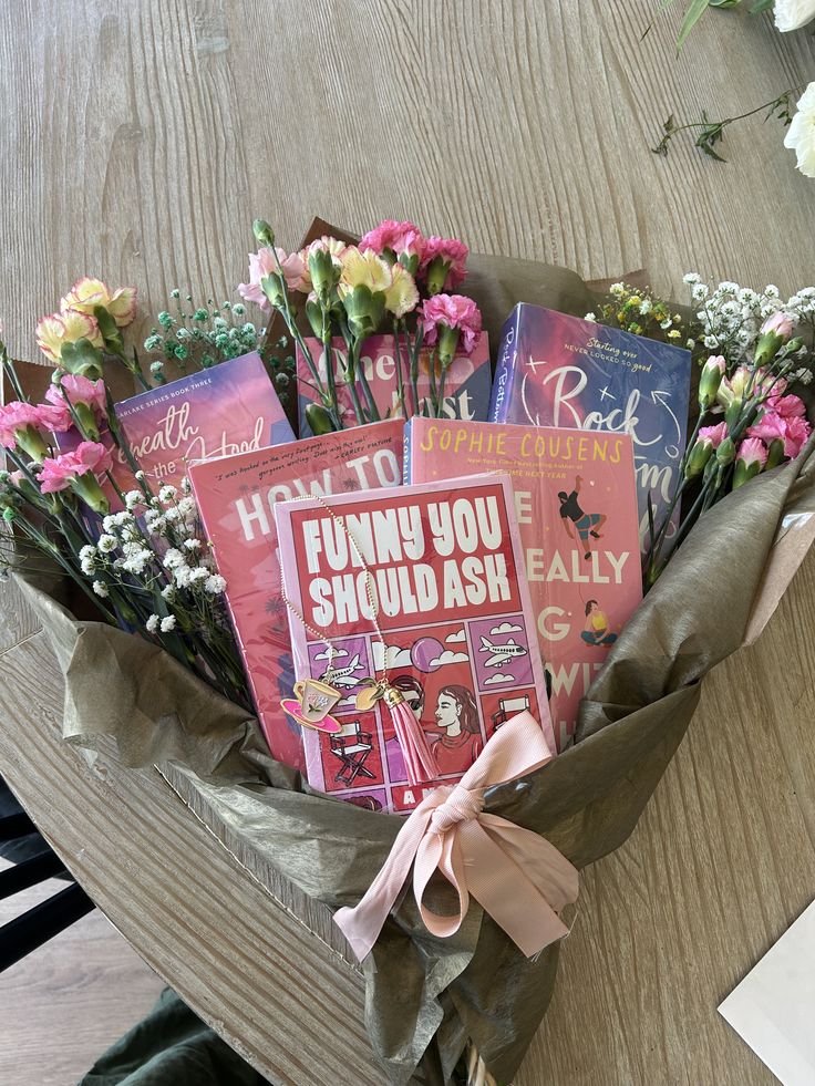 20+ DIY Valentine’s Day Gifts You Can Actually Pull Off book bouquet💐📖